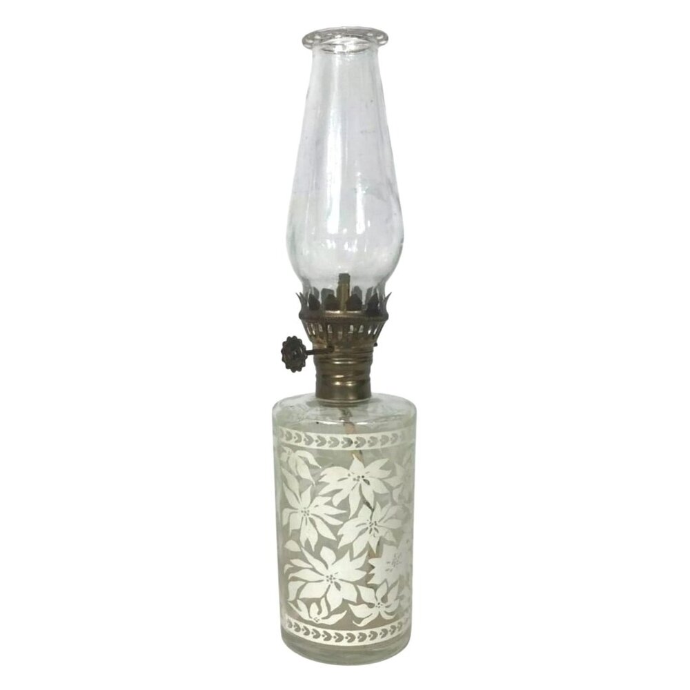 Vintage Foster & Forbes White Poinsettia Floral Glass Oil Lamp With Chimney 10"